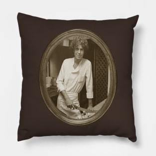 mang anthouny bourdain Pillow