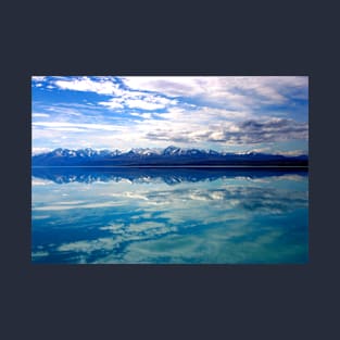 New Zealand lake and mountains landscape T-Shirt