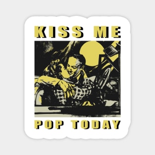 kiss me Magnet