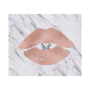 Kissing lips on marble T-Shirt