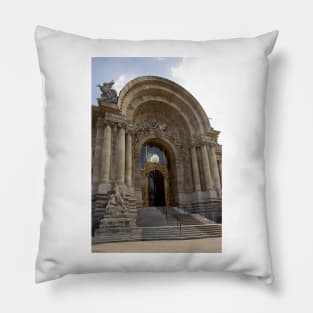 Welcome To Le Petit Palais © Pillow