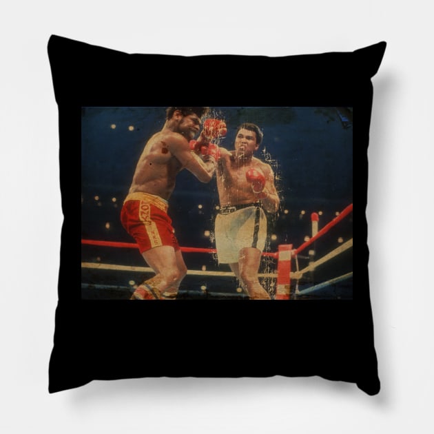 muhammad ali The Greatest-Vintage Pillow by lordwand