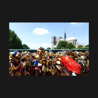 Paris pont des arts Love Locks with Notre Dame in the background T-Shirt