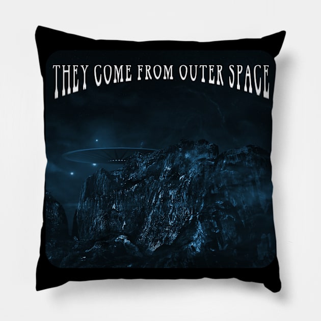 UFO's - They come from outer space... Pillow by The Black Panther