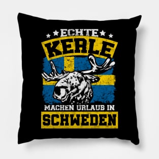 Echte Kerle machen Urlaub in Schweden Pillow