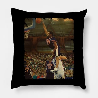 Vince Carter - Vintage Design Of Basketball Pillow