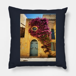 Silent city in bloom Pillow