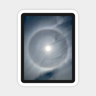 Optical phenomenon of sun with halo Magnet