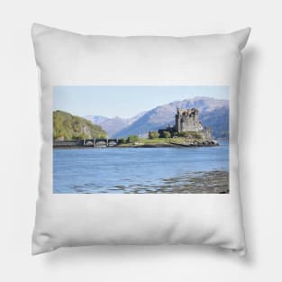 Eilean Donan Castle , the Highlands , Scotland Pillow