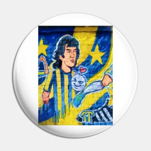 Mario Kempes graffiti Pin