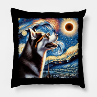 Siberian Huskie Eclipse Expedition: Stylish Tee for Snow-Loving Dog Fans Pillow