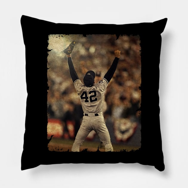 Mariano Rivera in New York Yankees Pillow by Krizleberation