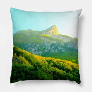 Sibillini mountains with a crest resembling a side face Pillow