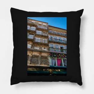 Porto contrasts Pillow