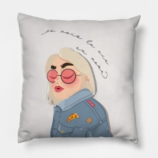 Vie en rose Pillow