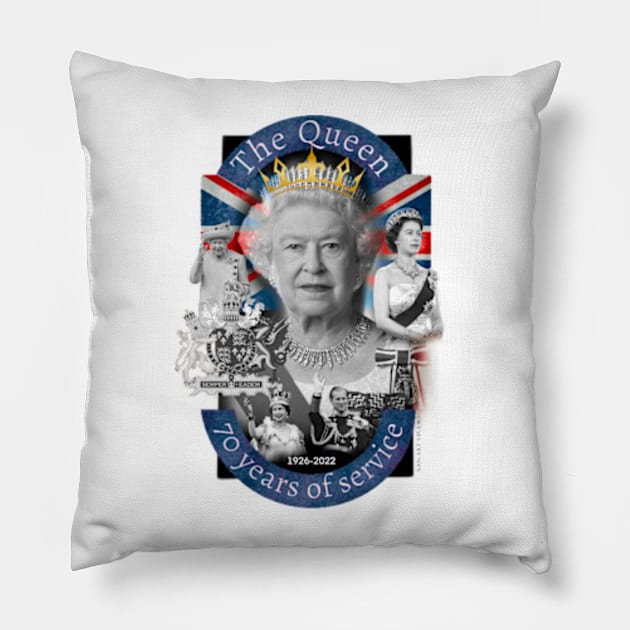 Queen Elizabeth ii Pillow by SAN ART STUDIO 