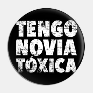 Tengo novia toxica - vintage design Pin