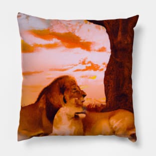 Pareja de leones tumbados bajo un árbol. Pillow