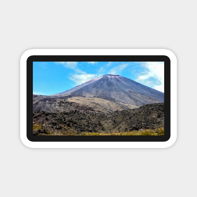Nouvelle Zélande - volcan Tongariro Magnet by franck380