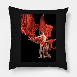 l'esprit d'amour Pillow