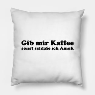 Gib mir Kaffee oder ich schlafe Amok lustiger Kaffeespruch Pillow