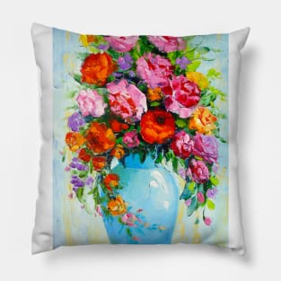 Bouquet of roses in a vase Pillow