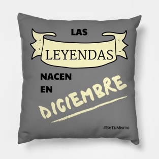 Leyendas Nacen en Diciembre! Se Tu Mismo Pillow