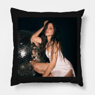 camila with withe Pillow