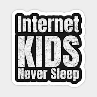 Internet kids never sleep Magnet