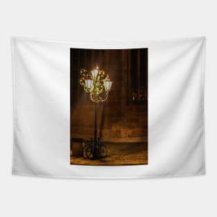 Vintage Christmas streetlight with decoration Tapestry