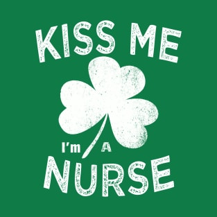 kiss me im a nurse st patricks day T-Shirt