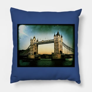 tower bridge Pillow