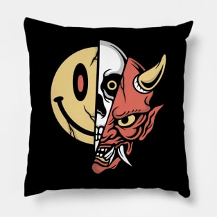Devil smile skull Pillow