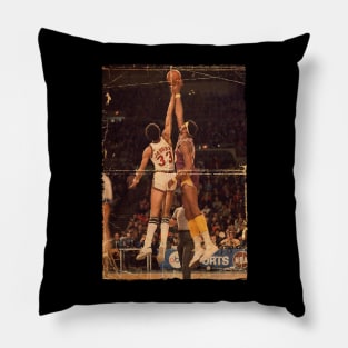 COVER SPORT - SPORT ILLUSTRATED - KAREEM JUMP Pillow