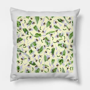 Bees and Hostas Tossed on Buttercream 5748 Pillow