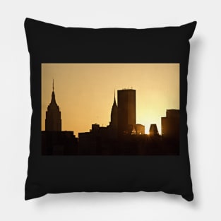 Manhattan sunset Pillow