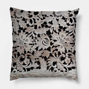 DELICATE LACE Pillow