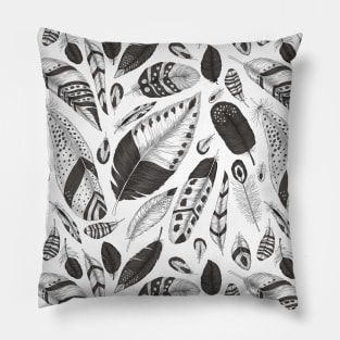 Black and white feathers pattern Pillow