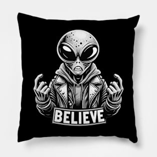 alien are real, alien with the text believe in black and white Pillow