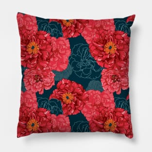 Red roses are blooming 2 Pillow