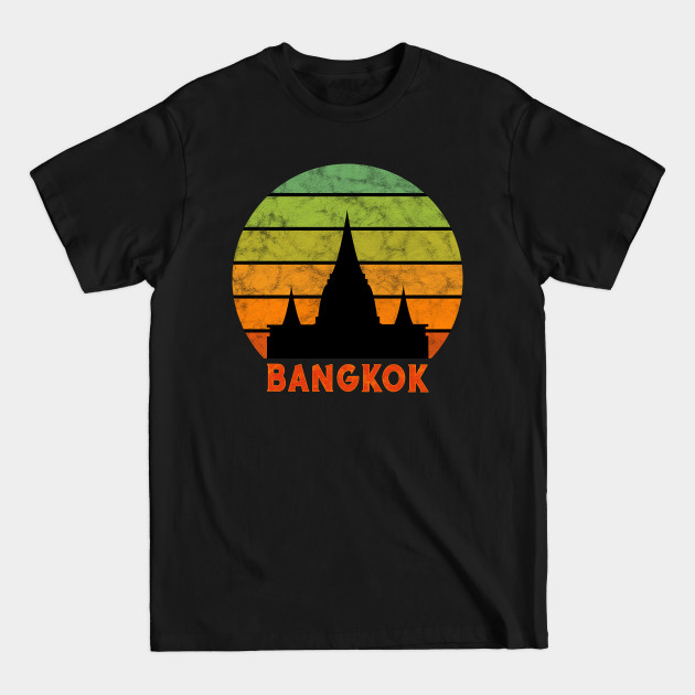 Discover Bangkok Temple Silhouette On A Rainbow Of Sunset Colors - Bangkok - T-Shirt