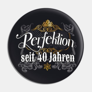 Perfektion seit 40 Jahren Geburstagsgeschenk Frauen Pin