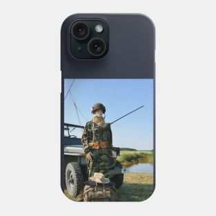 r730/  " Tenue Parfaite ! Militaire Vintage ! " -  photo Okaio Créations - Olavia-Olao Phone Case