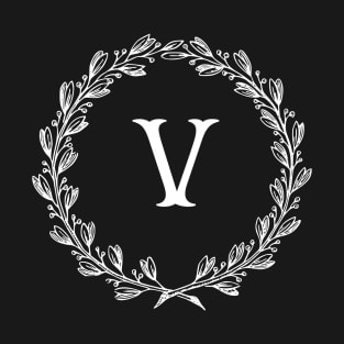 Beautiful Letter V Alphabet Initial Monogram Wreath T-Shirt