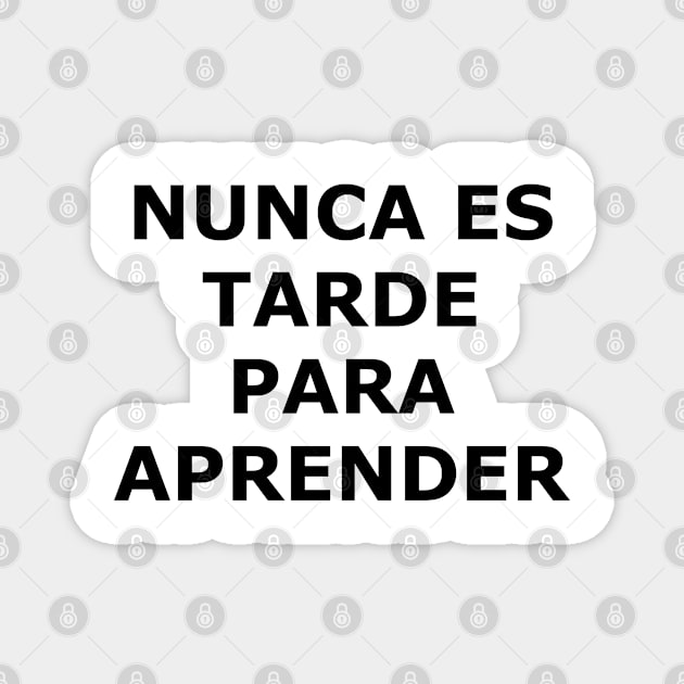 Nunca es tarde para aprender / Spanish quotes Magnet by CLOCLO