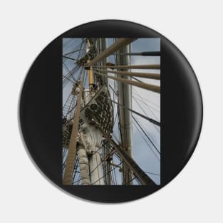 Crow's nest Pin