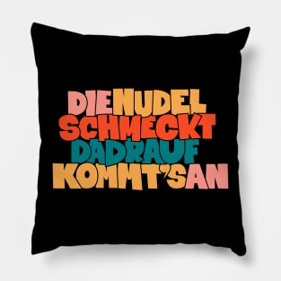 Nudel Schmeckt T-Shirt: Zelebriere den Kultspruch von Peter Ludolf mit Stil Pillow