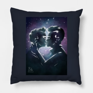 kiss the stars Pillow