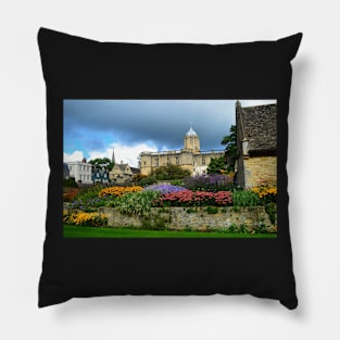 Tom Tower from Christchurch College Garden. Oxford, UK Pillow