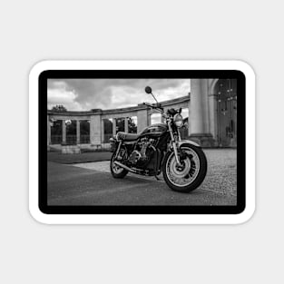 Z900 B&W Magnet